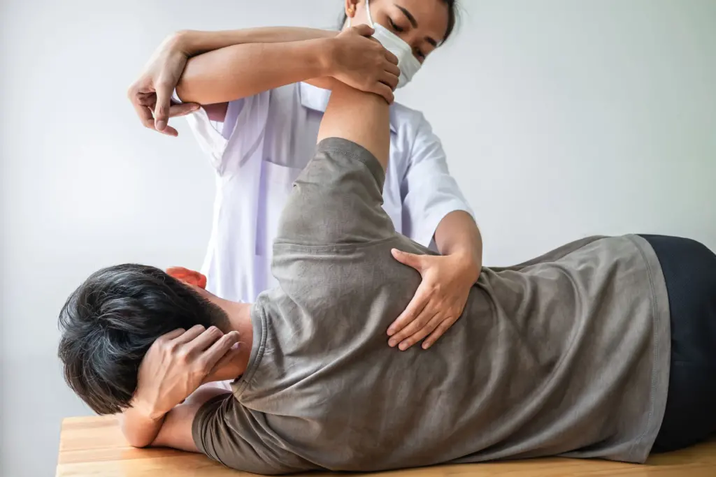 get best chiropractic treatment in Pune at Human Mechanic Clinic